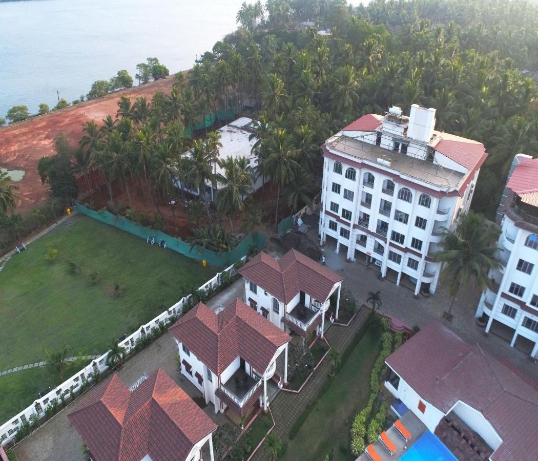 Span Suites & Villa Morjim Ngoại thất bức ảnh