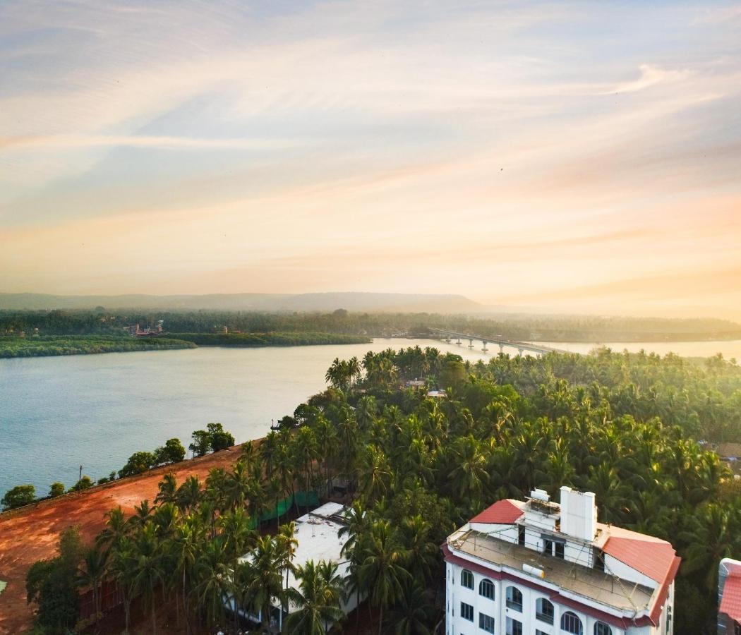 Span Suites & Villa Morjim Ngoại thất bức ảnh