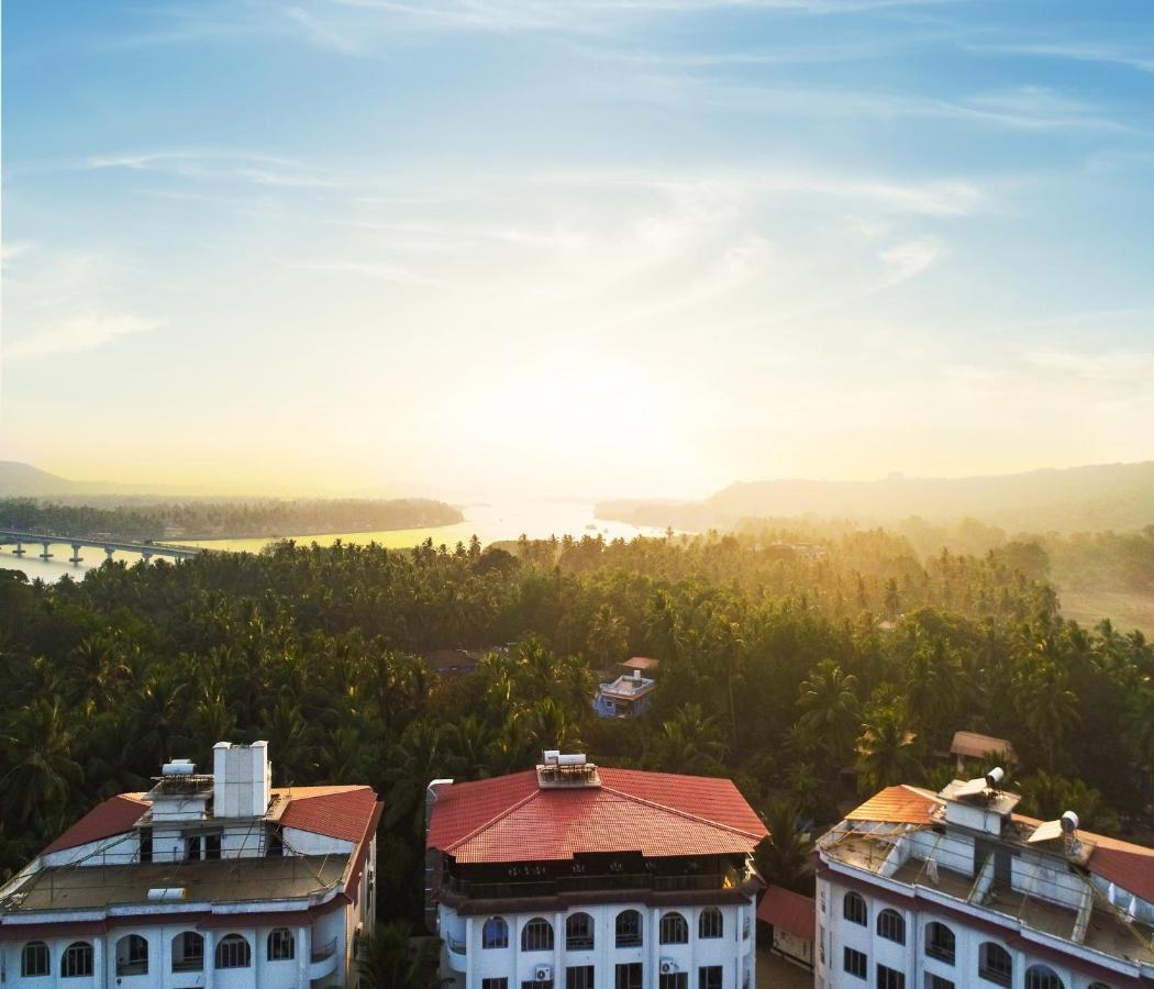 Span Suites & Villa Morjim Ngoại thất bức ảnh